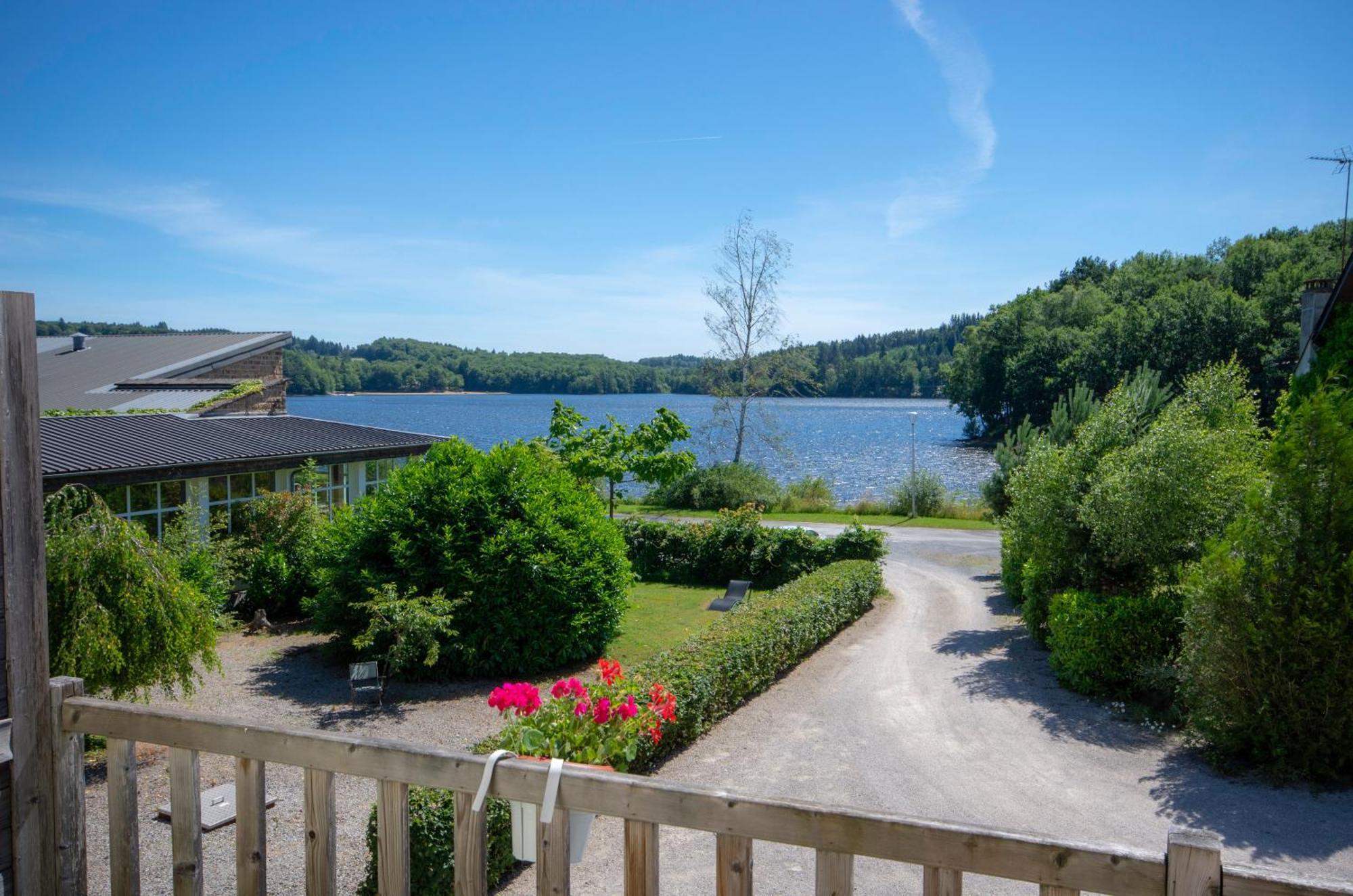 Logis Hotel Du Lac Neuvic  Exterior foto