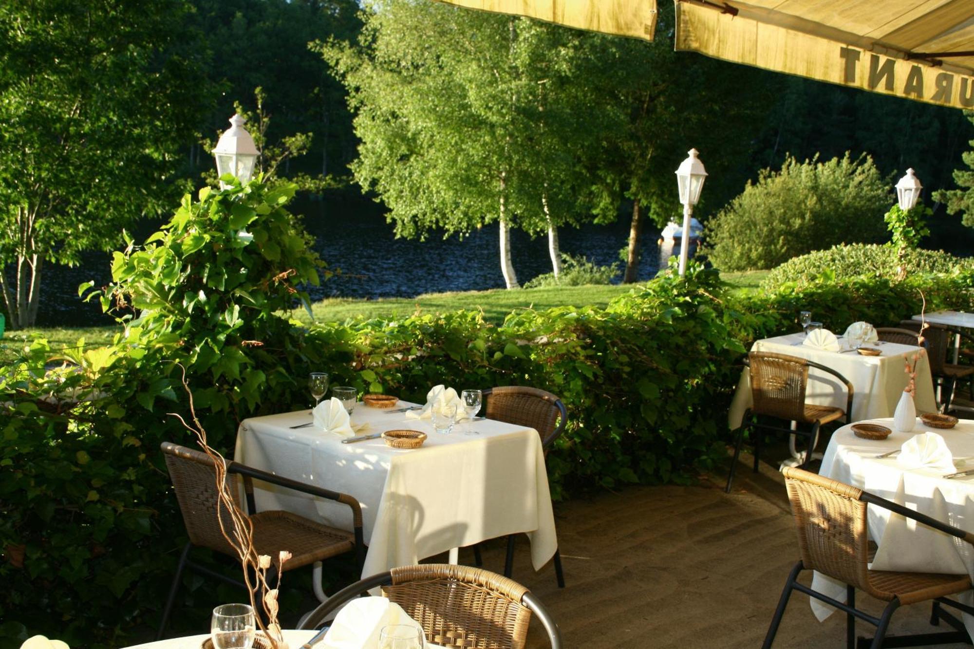 Logis Hotel Du Lac Neuvic  Exterior foto